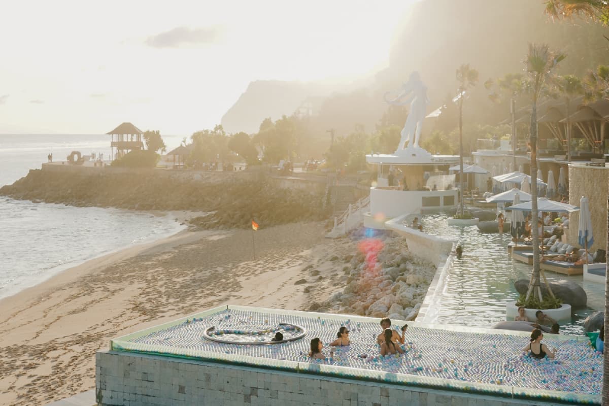 10 Lovable Beach Clubs in Uluwatu for the Best Sunset Drinks &amp; Chill