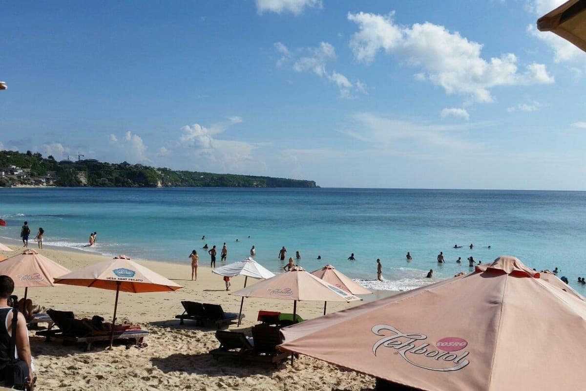 Dreamland Beach Uluwatu A Scenic Bali Destination for Surf and Relaxation