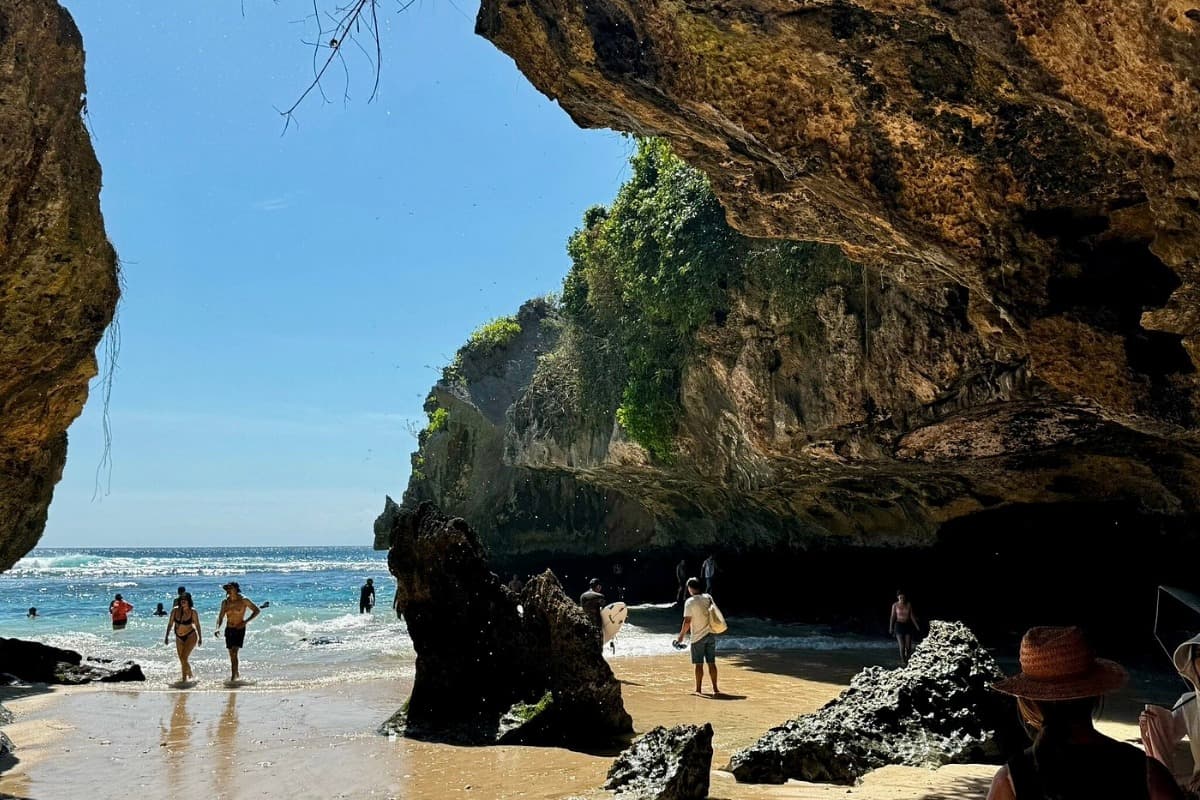 Explore Suluban Beach Uluwatu: Bali’s Iconic Surf Spot and Cliff Views