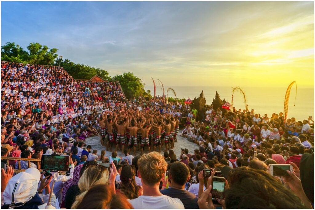 Harga Tiket Masuk Pura Uluwatu dan Fasilitasnya