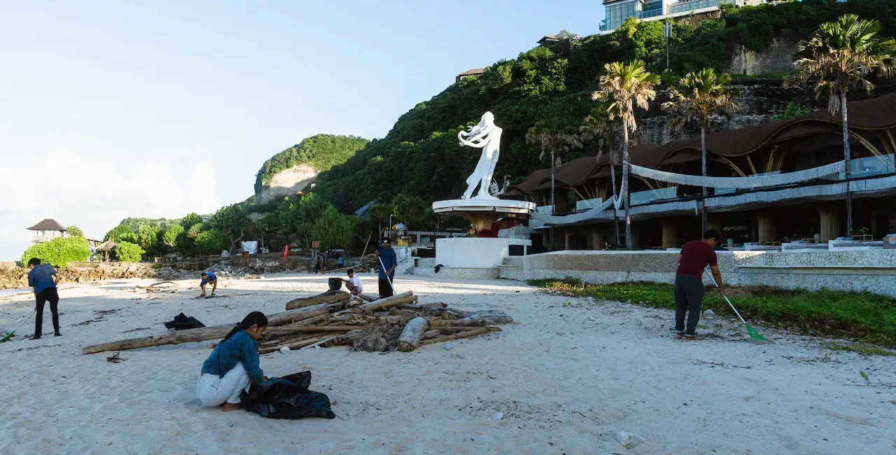 25042025-Beach Cleaning-5