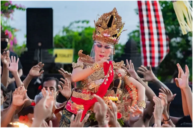 Keunikan Tari Kecak Uluwatu