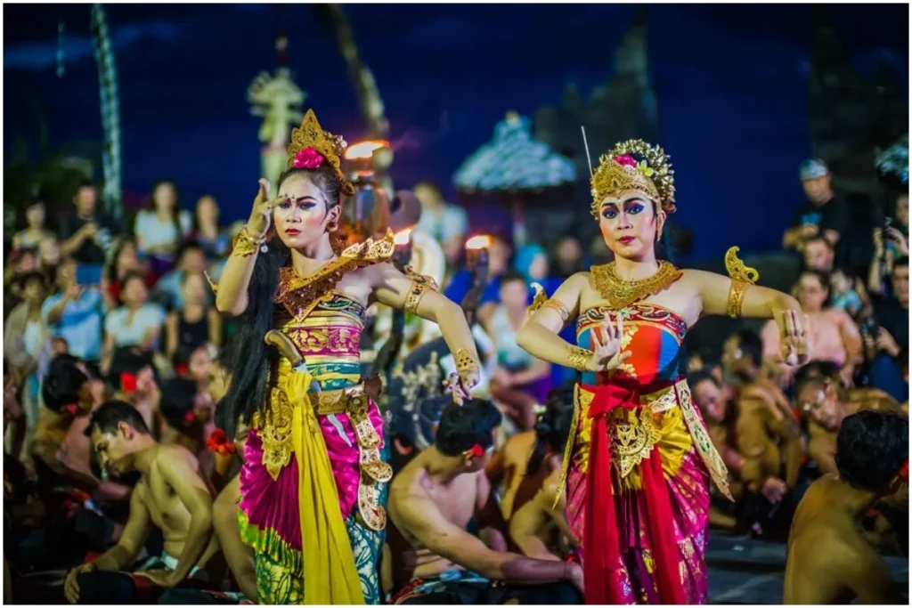 Keunikan Tari Kecak di Uluwatu